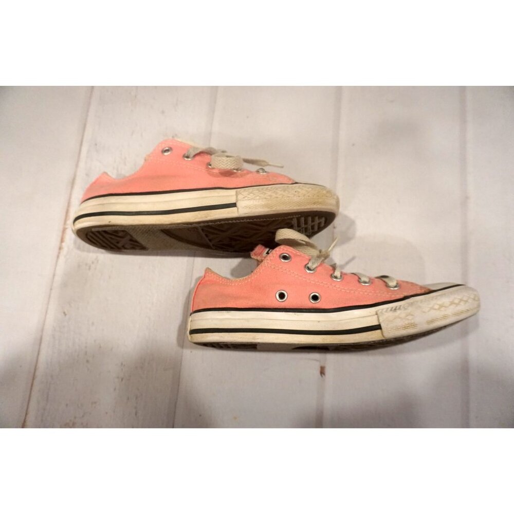 Converse Girls Pink Chuck Taylor Low-Top Sneakers – Size 1 - Picture 5 of 10